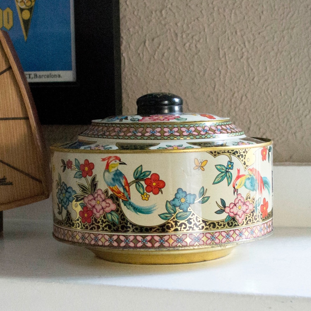 Beautiful Vintage Candy Tin / Trinket Tin